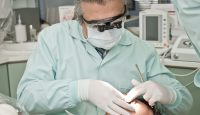 implanturi dentare